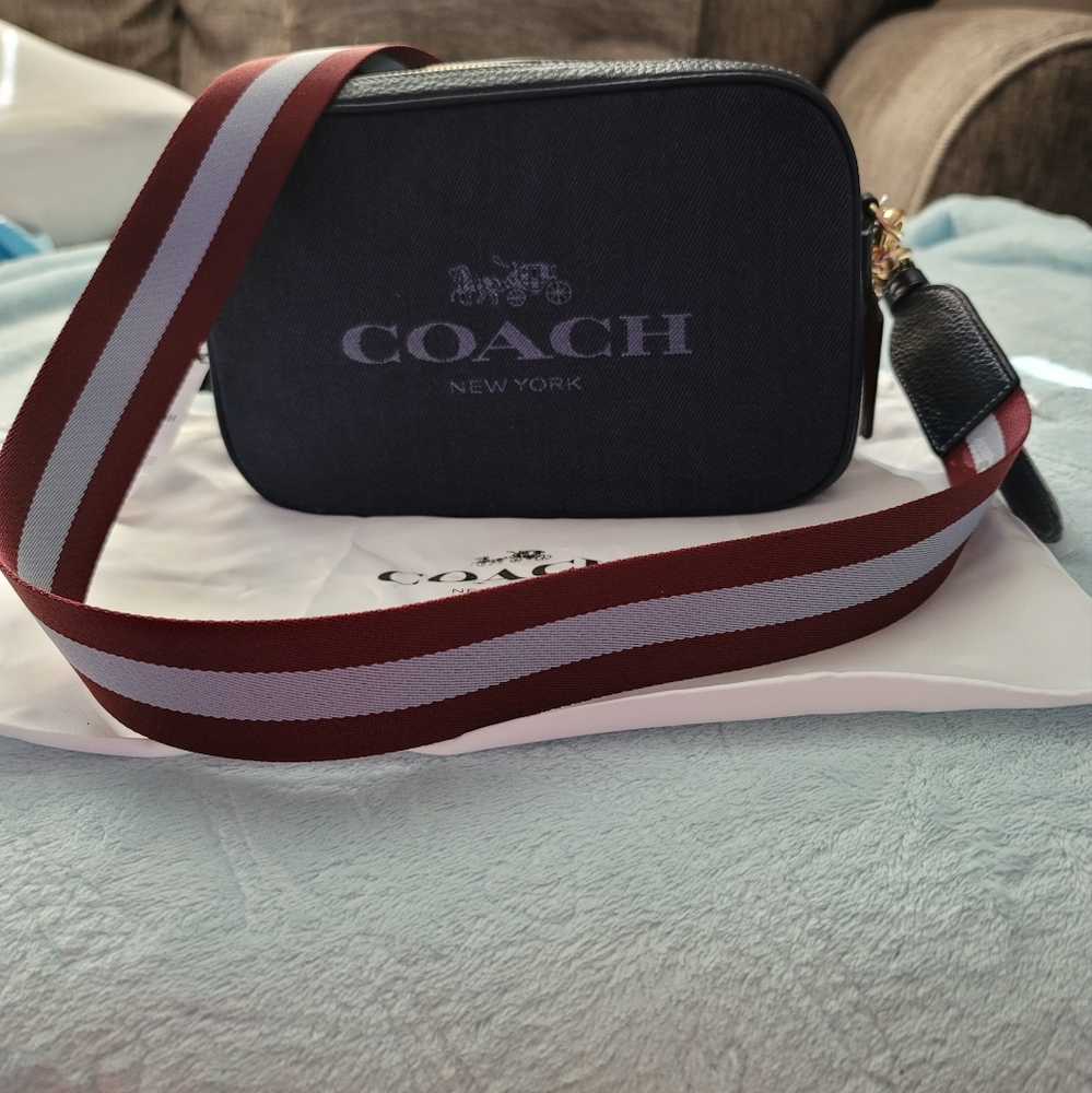 NWT.    Coach Jes camera bag. 📷!!!